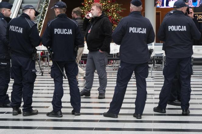 Policja w budynku TVP na Woronicza