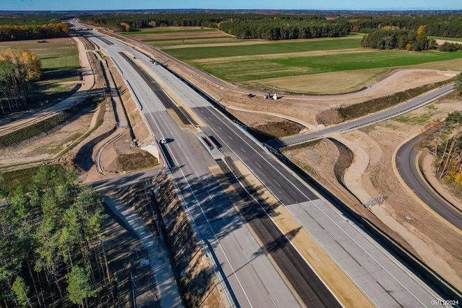 18 grudnia GDDKiA oddała  do ruchu ostatni z trzech odcinków autostrady A2 Mińsk Mazowiecki – Siedlce, pomiędzy węzłami Groszki i Siedlce Zachód