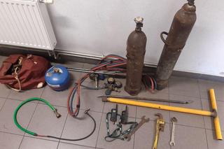 Pocięli szyny kolejowe i zapakowali do auta. Długo nie nacieszyli się łupem