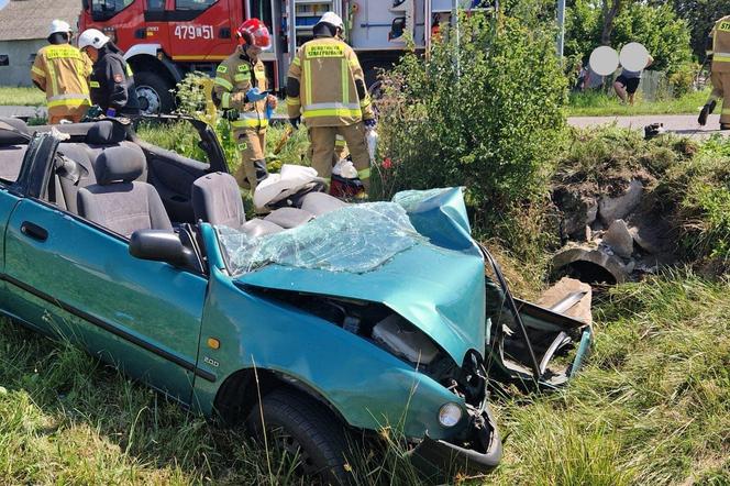 Tragiczny wypadek w Kosutach. Auto uderzyło w betonowy przepust