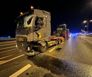 Wypadek na S2. Ciężarówka wjechała w samochód dostawczy kuriera