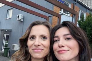 M jak miłość po wakacjach 2023. Ola (Justyna Karłowska), Ewa Kalinowska (Anna Kerth) na planie
