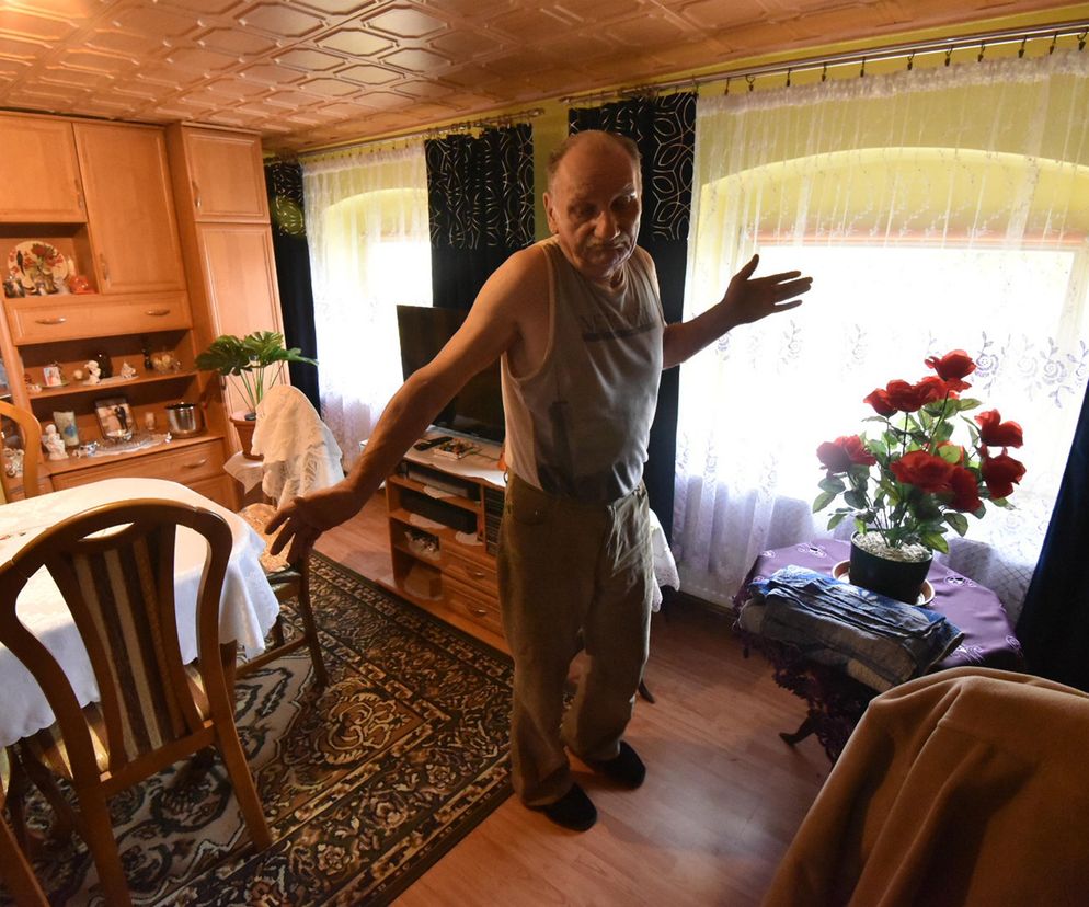 Marzną w swoich domach! Zlikwidowano im piece i nie podłączono do sieci ciepłowniczej!