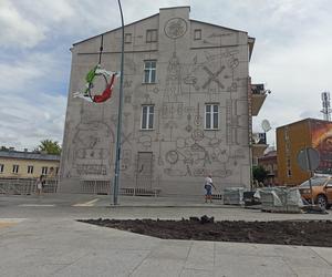 Cebularz jak słońce nad Bramą Krakowską. W Lublinie powstał nowy mural [GALERIA]