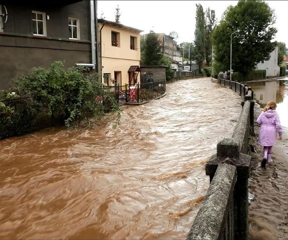 Bystrzycka Kłodzka pod wodą. Wielka woda zalała miasteczko na Dolnym Śląsku