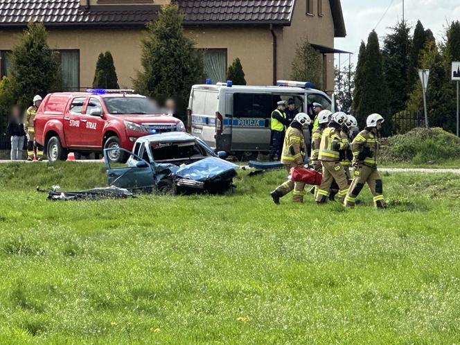 Śmiertelny wypadek pod Płockiem. Jedna osoba nie żyje i wielu rannych. 13-latka walczy o życie