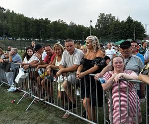 Szalona zabawa na festynie pod zaporą w Brodach. Na miejscu patrol ESKA Summer City