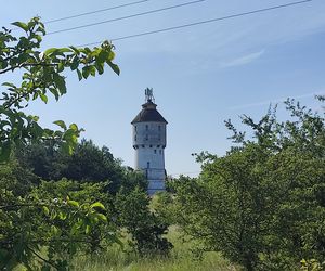 Prawie jak dom Muminków. Zabytkowa wieża na Mazurach zachwyca