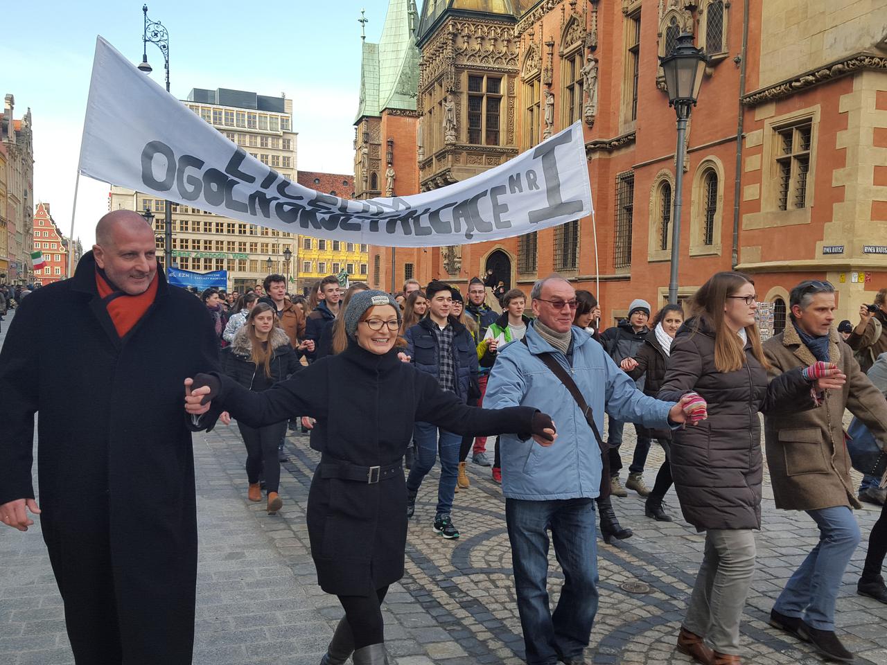 Polonez dla Fredry na wrocławskim rynku z prezenterami Radia ESKA [WIDEO, GALERIA, AUDIO]