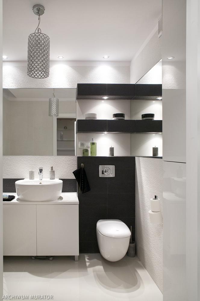 Nowoczesna biała łazienka z duecie z kolorem czarnym