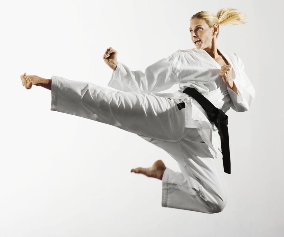 Trenowanie sztuk walki zwiększa pewności siebie i daje poczucie wewnętrznej mocy zwanej ki.