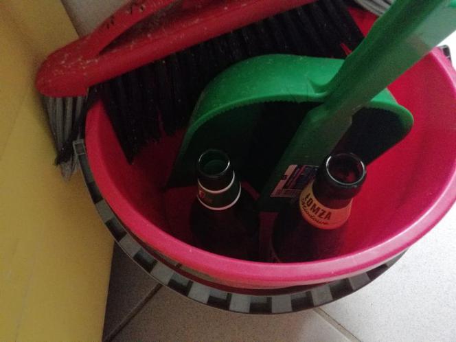 Pili alkohol na stołówce w podstawówce