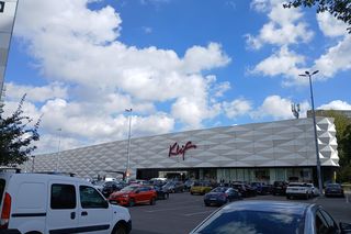 Nie tylko Mordor wyburzają pod mieszkania. Znikną też Dom Mody Klif oraz Klif Tower. Oba z lat 90.