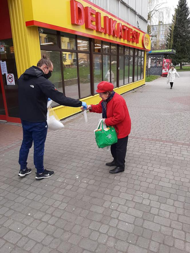 W Przemyślu rozdają maseczki seniorom