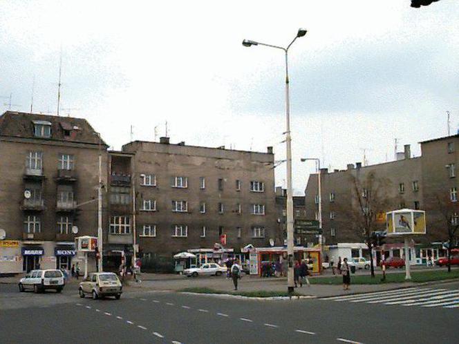 Ulica Krzywoustego w latach 90.
