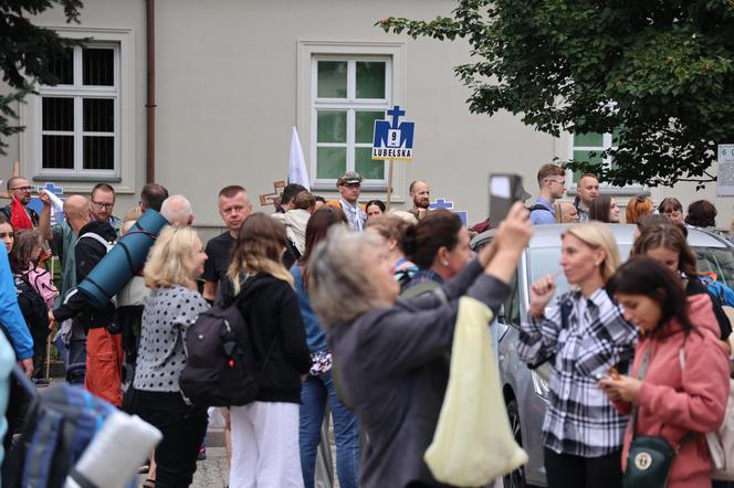 Lubelska Piesza Pielgrzymka na Jasną Górę 2024. Pątnikom deszcz niestraszny!