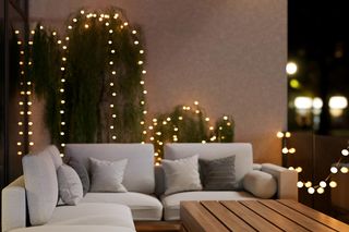  Nowoczesny balkon w stylu less is more. Minimalistyczne dodatki i akcesoria balkonowe