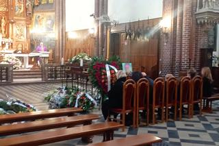  Pożegnali zastrzelonego Norberta z Żyrardowa. Wieńce przykryły jego grób