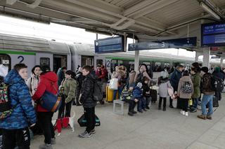 Będą rządowe dopłaty do pociągów humanitarnych. PKP Intercity przewiozło już 400 tys. Ukraińców