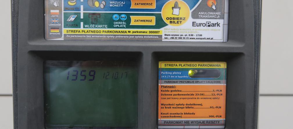 Haracz na parkingu pod sklepem
