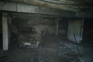 Kraków: Pożar garażu podziemnego w Borku Fałęckim. Jedno auto spłonęło doszczętnie, dwa zostały nadpalone [ZDJĘCIA]