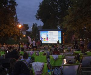 Kino plenerowe w Bibliotece Miejskiej w Grudziądzu. Dwa seanse jeszcze w sierpniu 