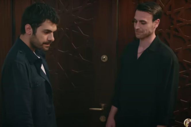 Uzbrojony w nóż Halil już będzie miał zaatakować intruza, kiedy zorientuje się, że to Alper! 