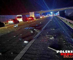 Tak wygląda grób ofiar wypadku na A1. Od tragedii pod Piotrkowem Trybunalskim minął rok [ZDJĘCIA].