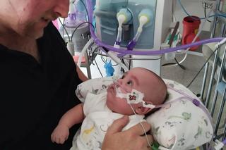 Charlie trafił  do rzeszowskiego szpitala i od razu doprowadza mame do łez