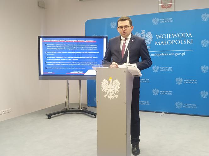 Nikt nie nazywa tego szczytem IV fali pandemii, ale wszyscy mają nadzieję, że właśnie go przeżywamy