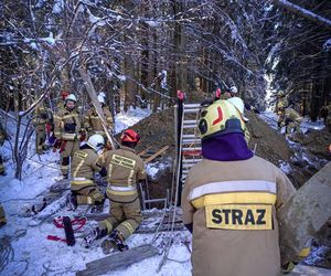 Mężczyzna zasypany przy pogłębianiu studni