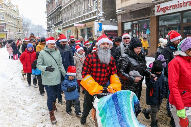 Parada w Mikołajów w Chorzowie na koniec Mikołajowego Festiwalu Czekolady z... owadami