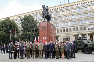 Politycy na obchodach Święta Wojska Polskiego