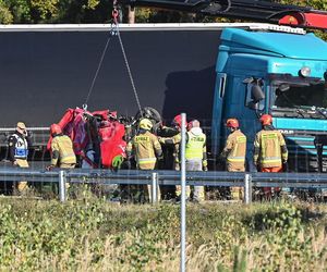 Ciężarówka zmiażdżyła auto nauki jazdy