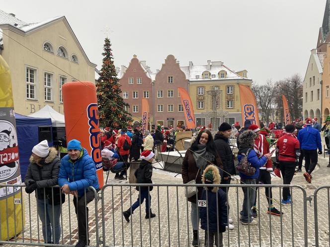 Bieg Mikołajów w Olsztynie 2023. Kilkaset osób pobiegło dla dzieci. Zobaczcie zdjęcia!