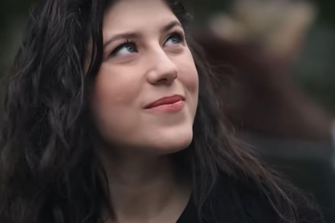 Tymczasem Ziya zabierze Cicek do kawiarni 