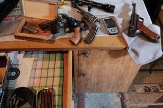 Nielegalny arsenał pod Puławami! Policjanci byli w szoku