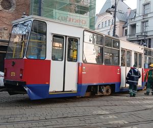 To mogło skończyć się tragedią w centrum Bydgoszczy. Wykoleił się tramwaj, którym podróżowało 50 pasażerów