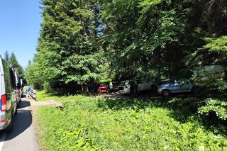 Znicze i kwiaty w miejscu, gdzie znaleziono Tadusza Dudę! Szokujący widok 