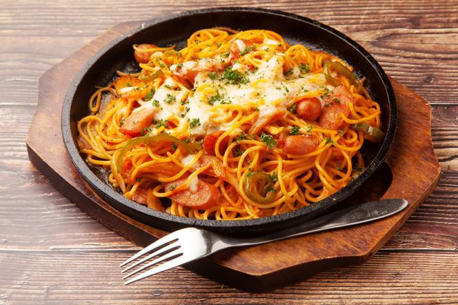 Spaghetti z sosem barbecue - włoski makaron w amerykańskim klimacie