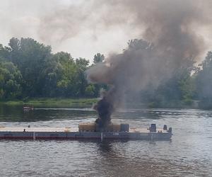 Akcja Wisła 2023 w Toruniu. Terroryści opanowali barkę z chemikaliami. Efektowne ćwiczenia