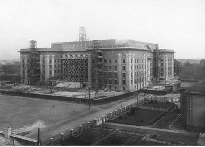 Budowa gmachu Sejmu Śląskiego i Urzędu Wojewódzkiego w Katowicach. Rok 1927 