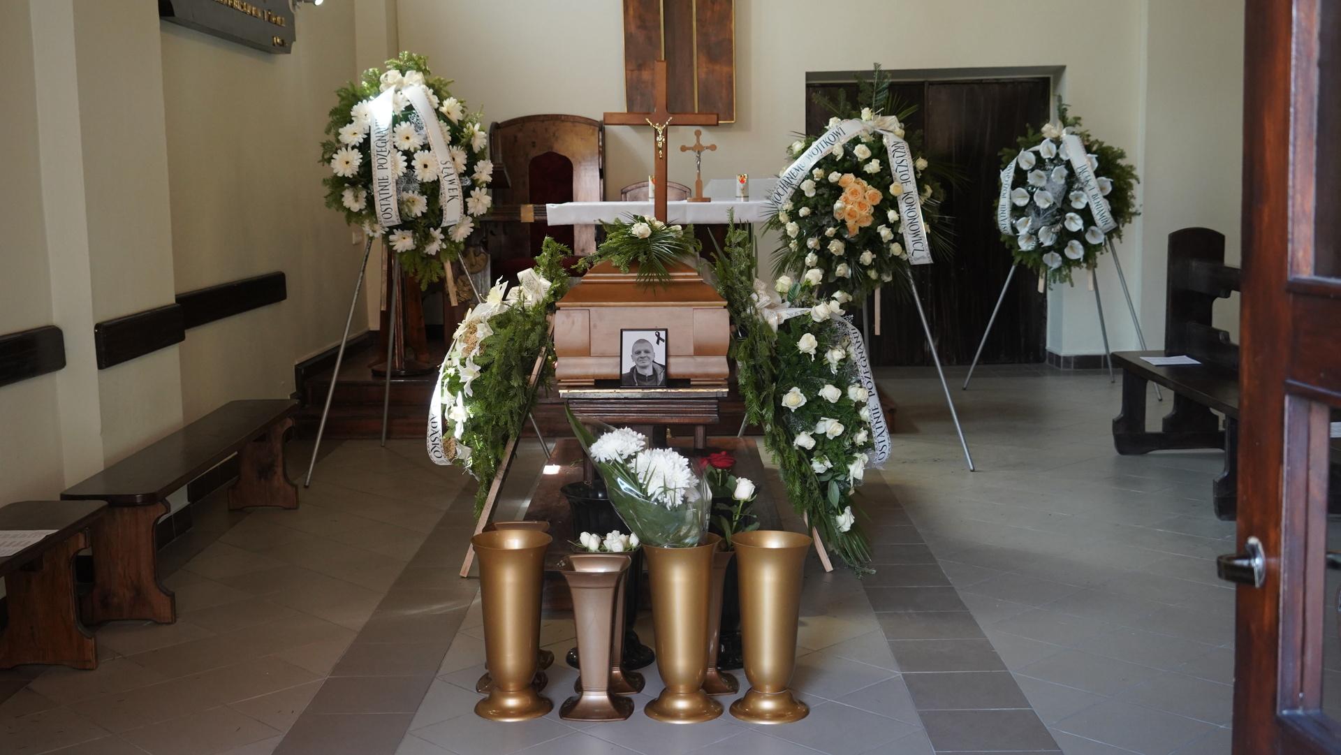Funeral de Wojciech Major Suzodolski.  Un último adiós a un gigante de Internet.  Krzysztof Kononowicz en el sitio [ZDJĘCIA] – Súper Expreso