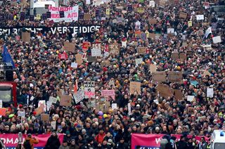 Chaos w Niemczech. 700 tysięcy osób wyszło na ulice! Tak źle jeszcze nie było?