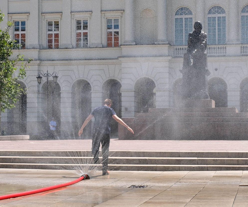 Gorący początek wakacji w Warszawie. IMGW zapowiada zagrożenia