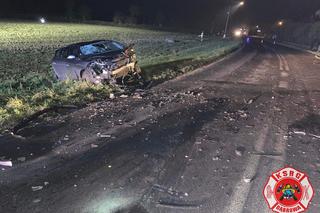 Wypadek z udziałem dwóch osobówek w Dąbrowie! Dwie osoby trafiła do szpitala [ZDJĘCIA]