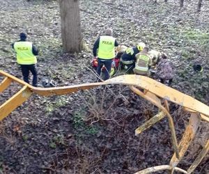 Pelplin. Fatalny wypadek na moście. Kierowca volkswagena runął do rzeki. Był reanimowany [ZDJĘCIA].