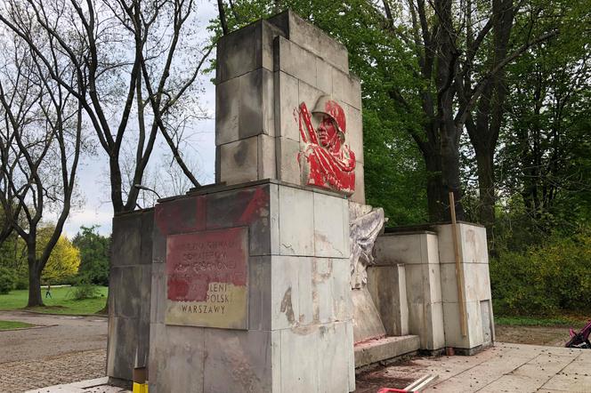 Po 1989 roku monument był wielokrotnie dewastowany