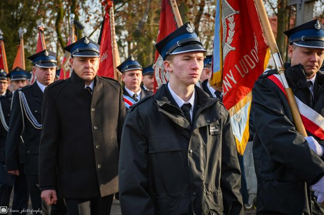 Tłumy na pogrzebie Pawła. Dziennikarz i druh OSP spoczął na cmentarzu we Włocławku