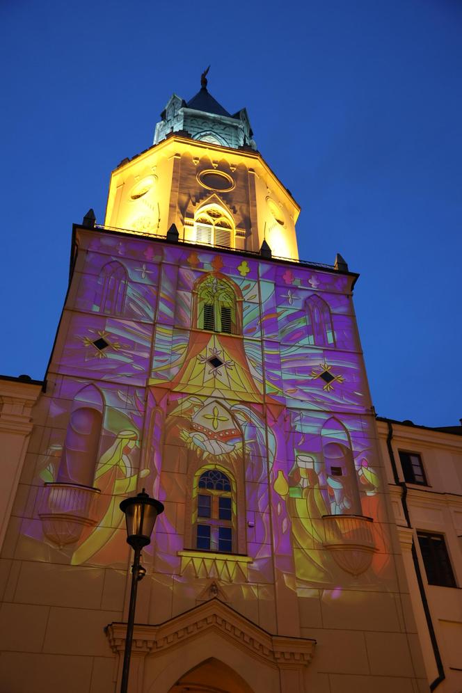 Świąteczna iluminacja ozdabia Wieżę Trynitarską w Lublinie 2023